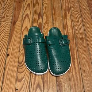 Charlotte stone Green clogs